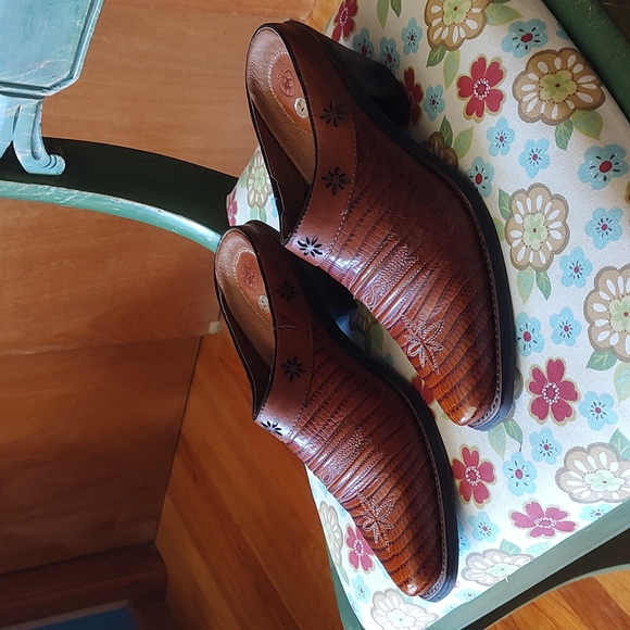 Ariat vintage leather mules size 7 unworn condition - Picture 2 of 10